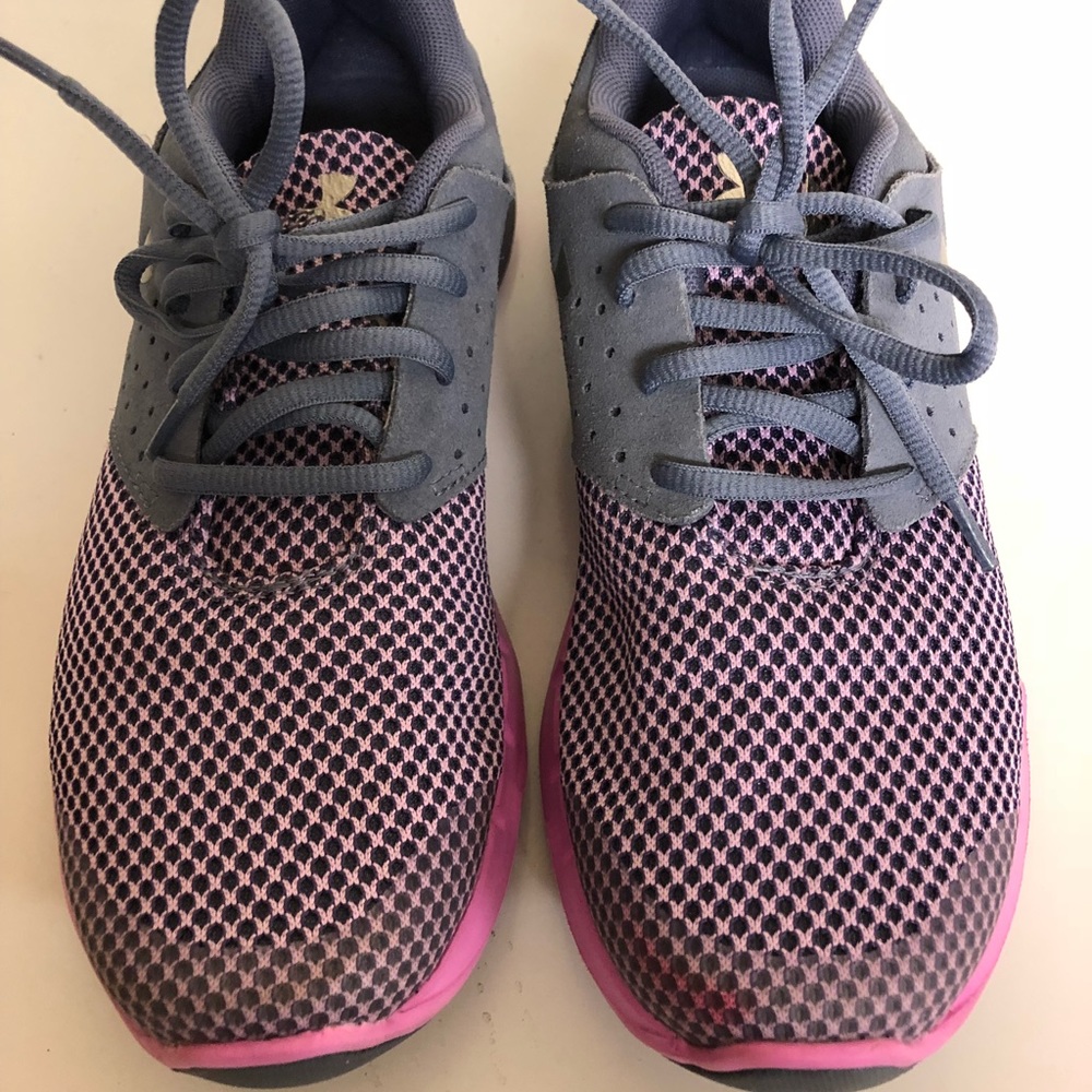Under Armour Gym Shoes, size 6